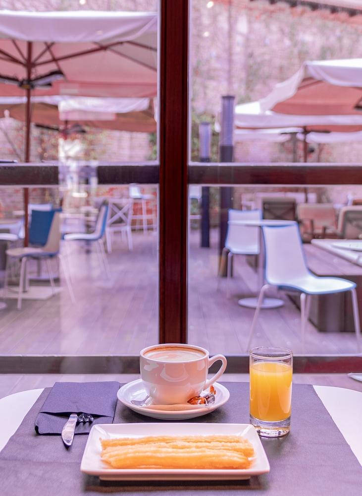 Zenit El Coloquio Hotel Valladolid Ngoại thất bức ảnh